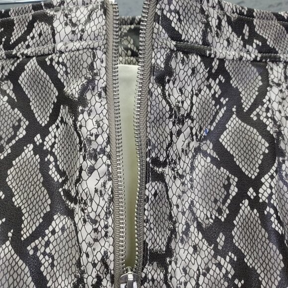 BLANK NYC Mini Skirt Women's 10 Faux Snake Skin Print Zipper Lined Pocket NEW - Picture 8 of 13